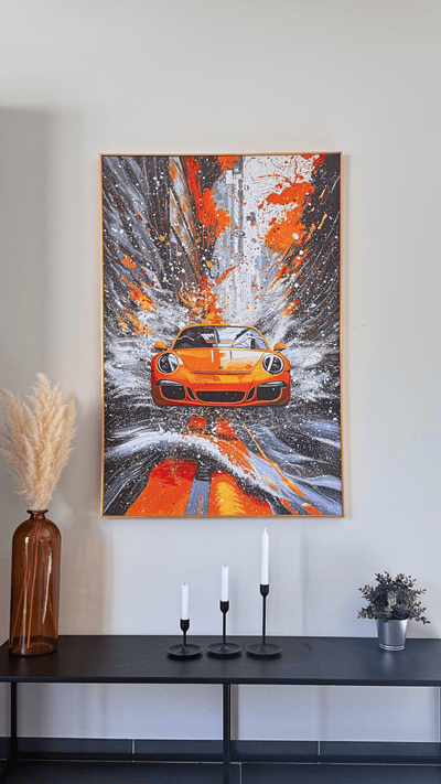 Impact Dynamique - Porsche 911 Jaune - Art Explosif Contemporain avec une voiture sportive éclaboussant une ville dans un style expressionniste vibrant. Tableau mural idéal pour les passionnés d'ArtAutomobile et de décoration dynamique.